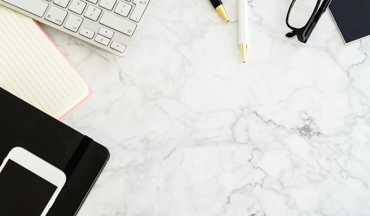 Choosing Warm Lighting for a Cosy Evening Workspace